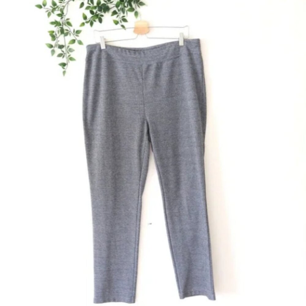 Chico's Black & White Pull on Elastic Pants - Size 2